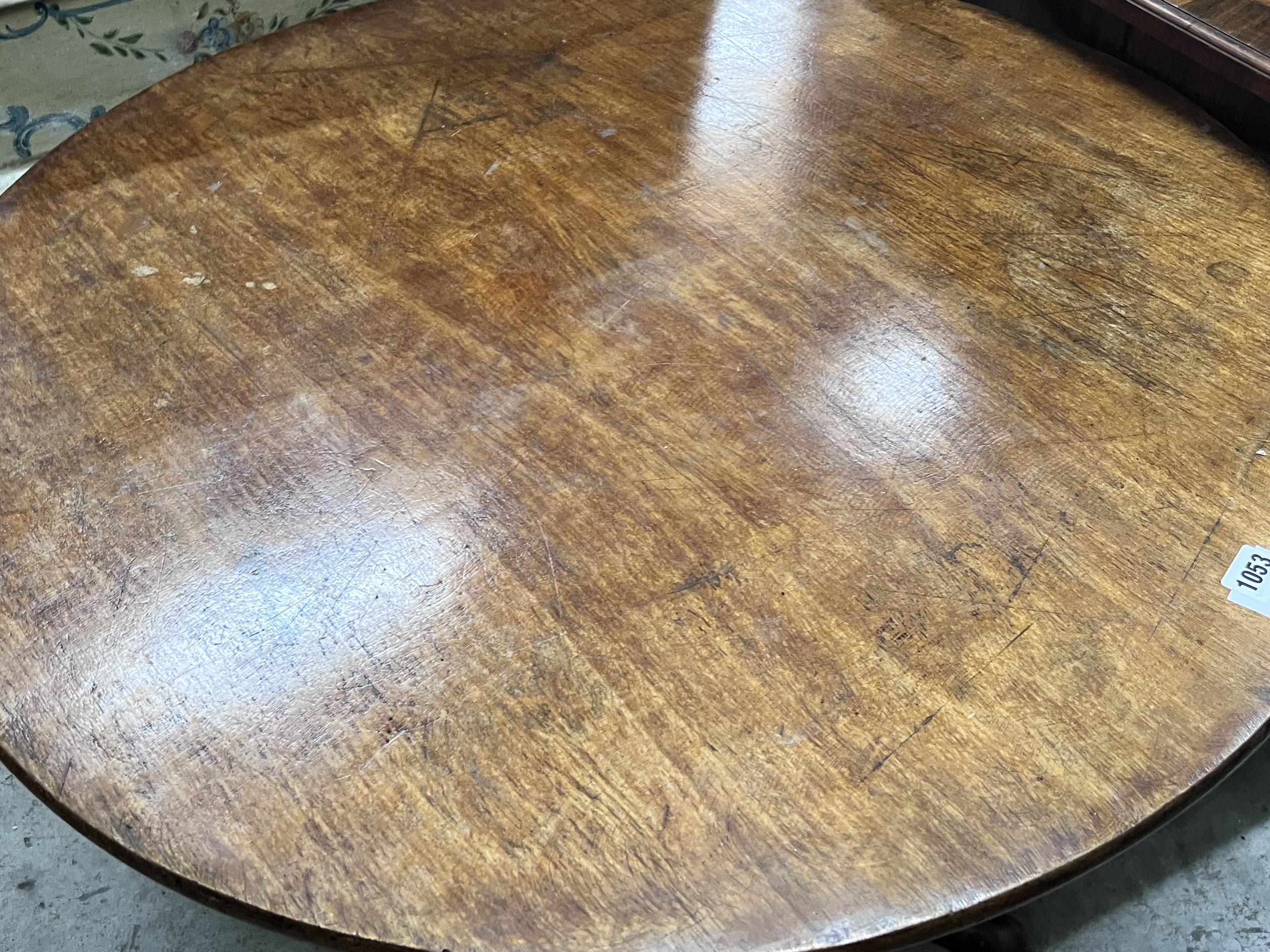 A George III mahogany circular tilt top tea table, diameter 91cm, height 70cm